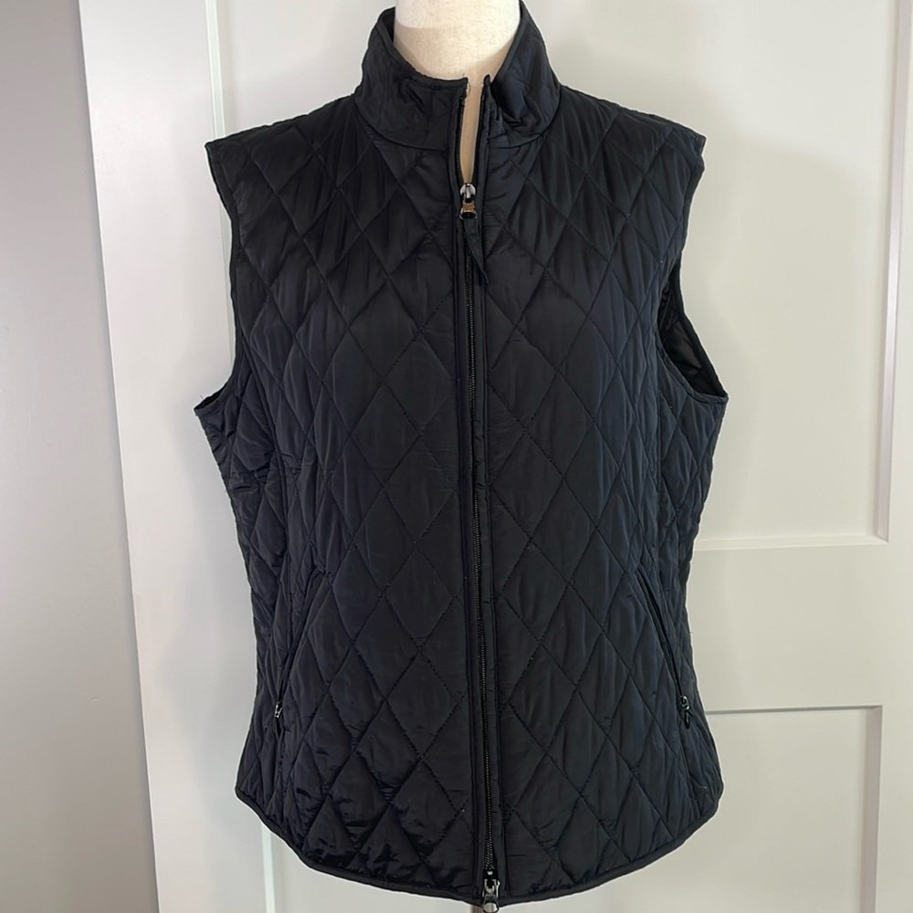 (R)ELATIVITY black quilted vest